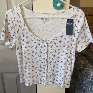 New With Tags Womens Cropped button up Hollister tee